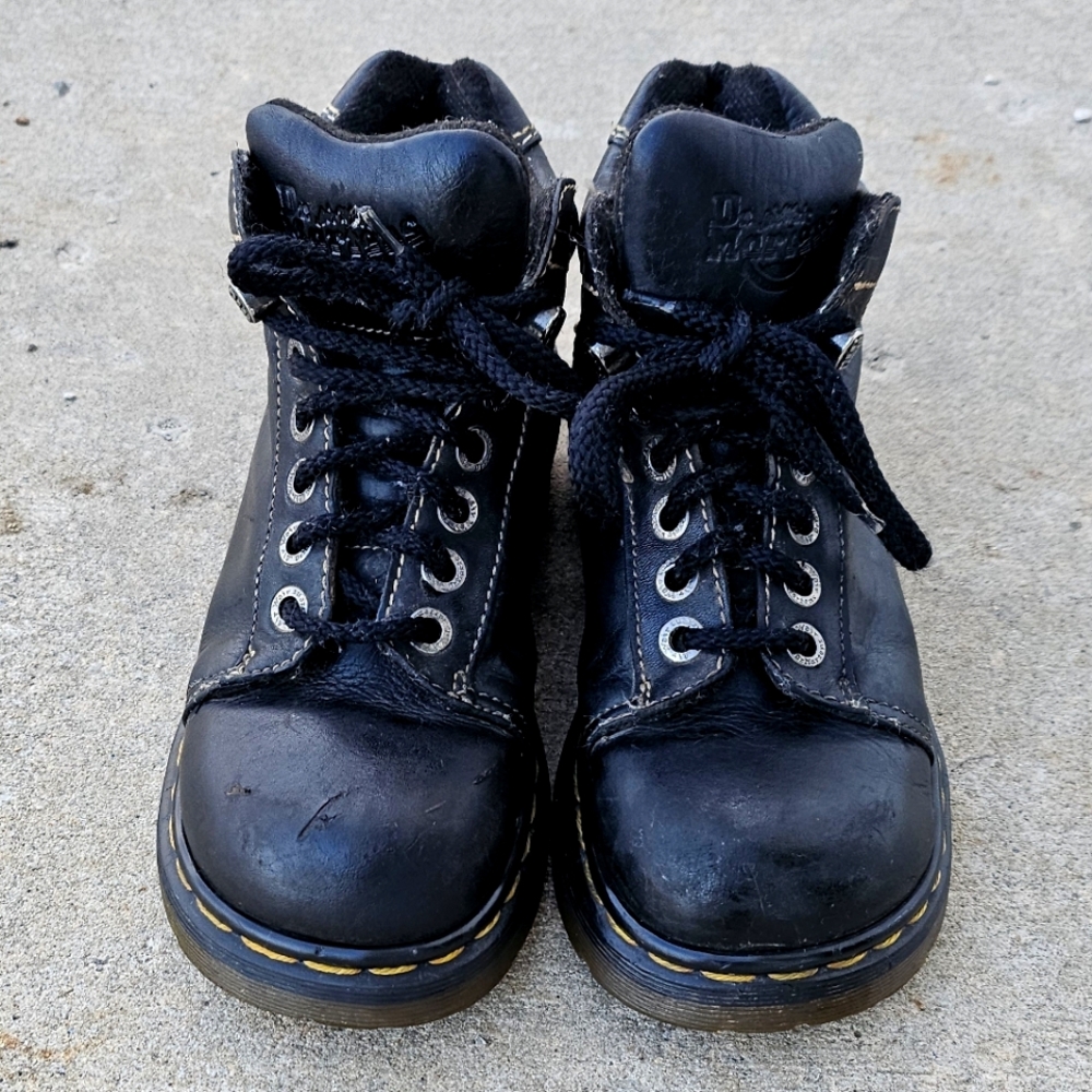 Womens  Black Leather Boots Dr Martens